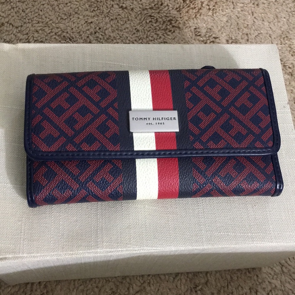 XL Tommy Hilfiger wallet